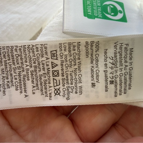 J.Crew Collector Tee White Labrador Retriever Pup With Flowers. Medium - Picture 9 of 9